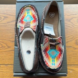 NWT and Box Ariat Cruiser